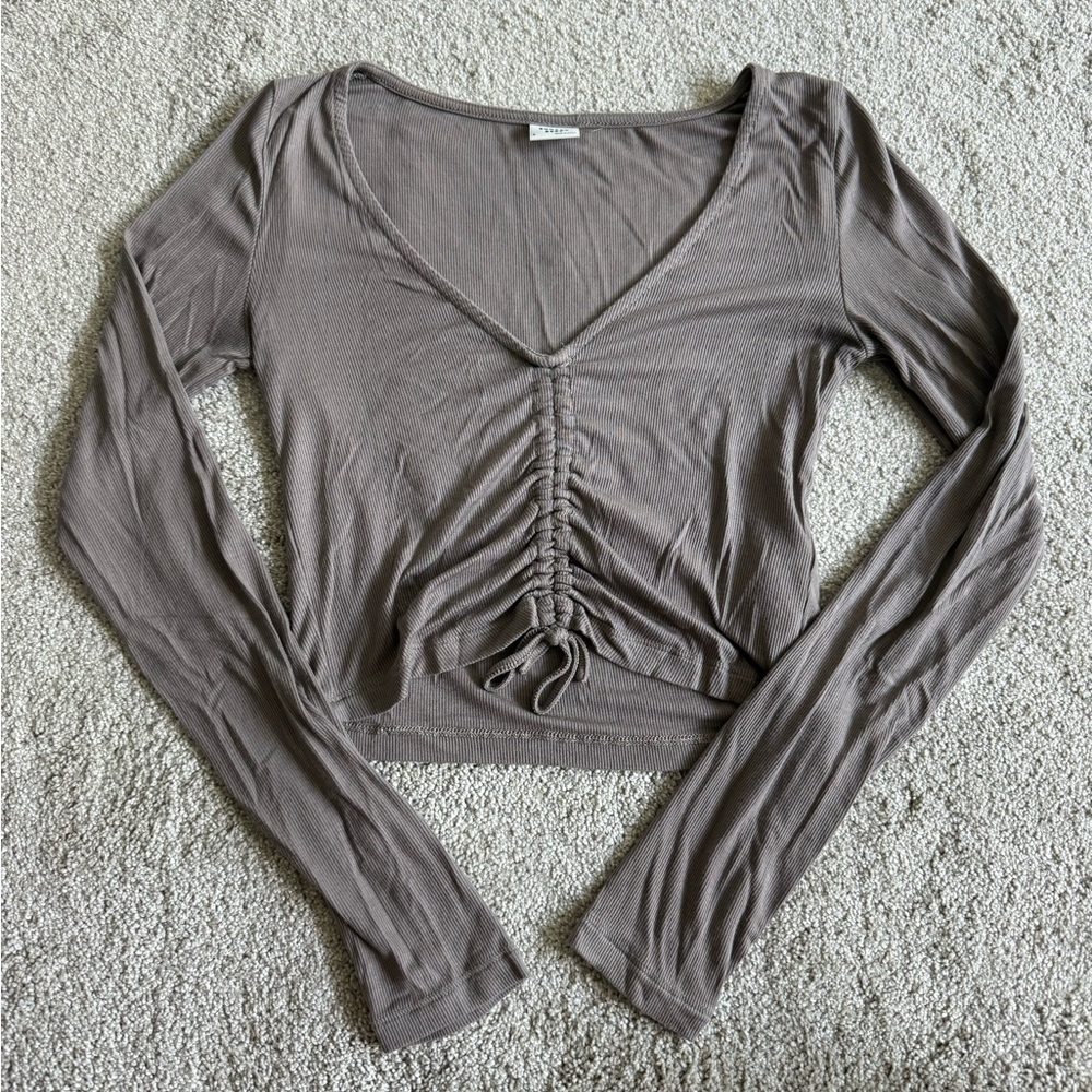 Aritzia Sunday Best Gray Ruched Crop Blouse Long Sleeve